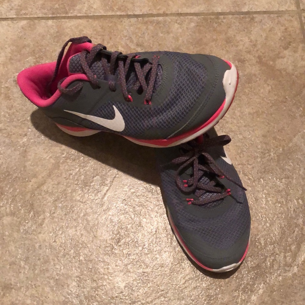 Nike tennis shoes